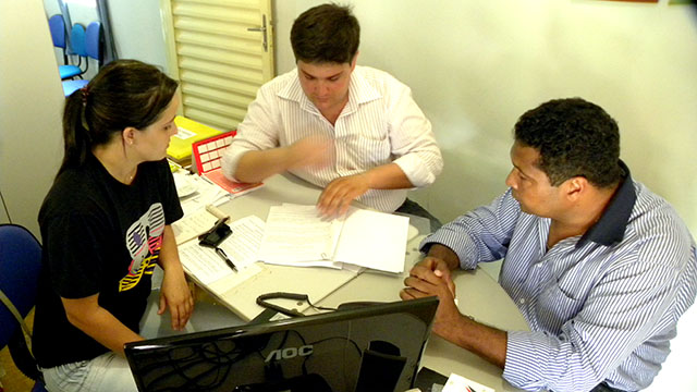 leo preto e gabriel visitam lar360